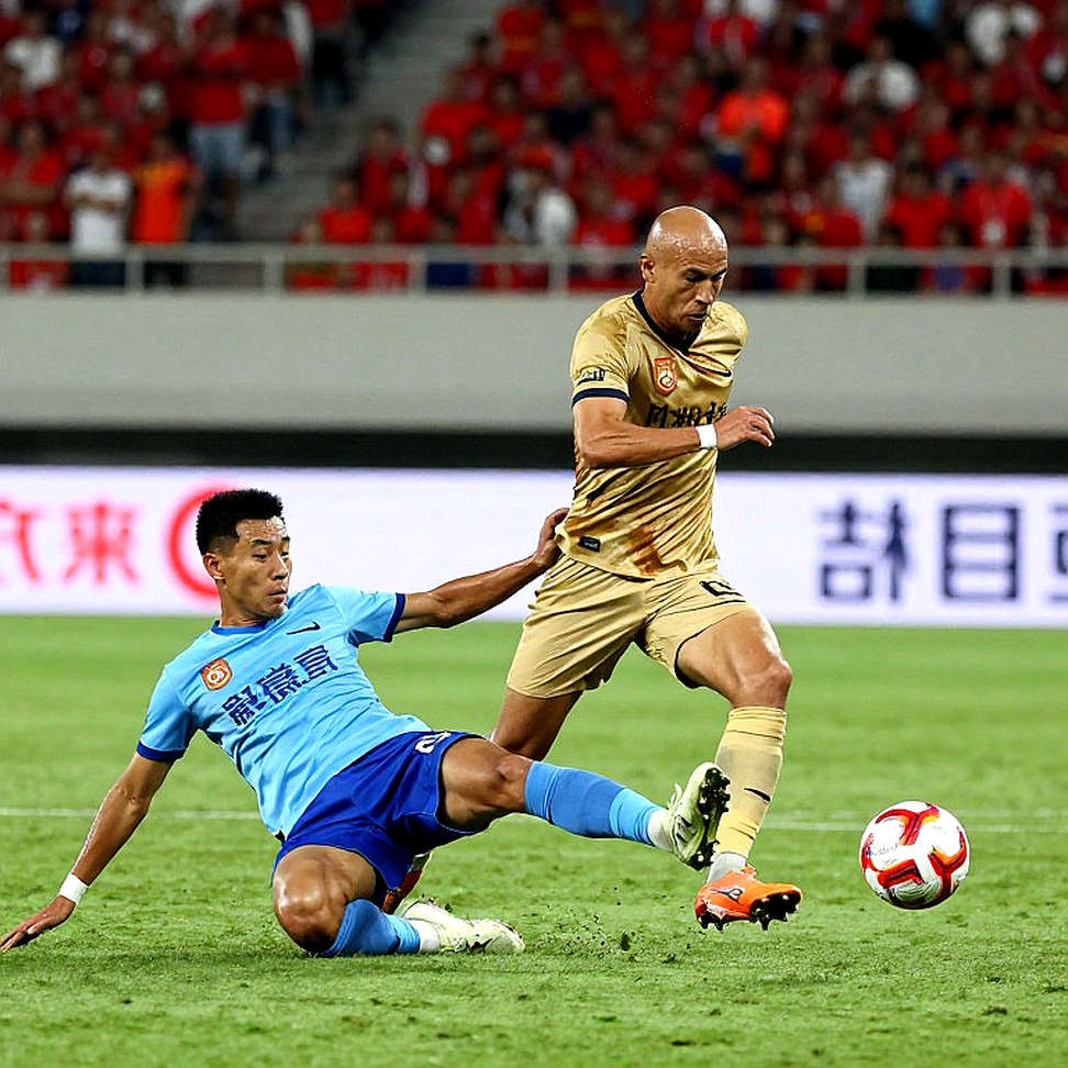 Ba cái gật đầu trong bãi đỗ xe La Romareda: Kagawa và thương vụ không ai nhìn thấy Ba cái gật đầu trong bãi đỗ xe La Romareda: Kagawa và thương vụ không ai nhìn thấy