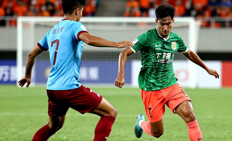 Hà Nội FC và bốn mươi phút trong phòng thay đồ: Khi bom tấn không lấp được lỗ hổng hàng thủ Hà Nội FC và bốn mươi phút trong phòng thay đồ: Khi bom tấn không lấp được lỗ hổng hàng thủ