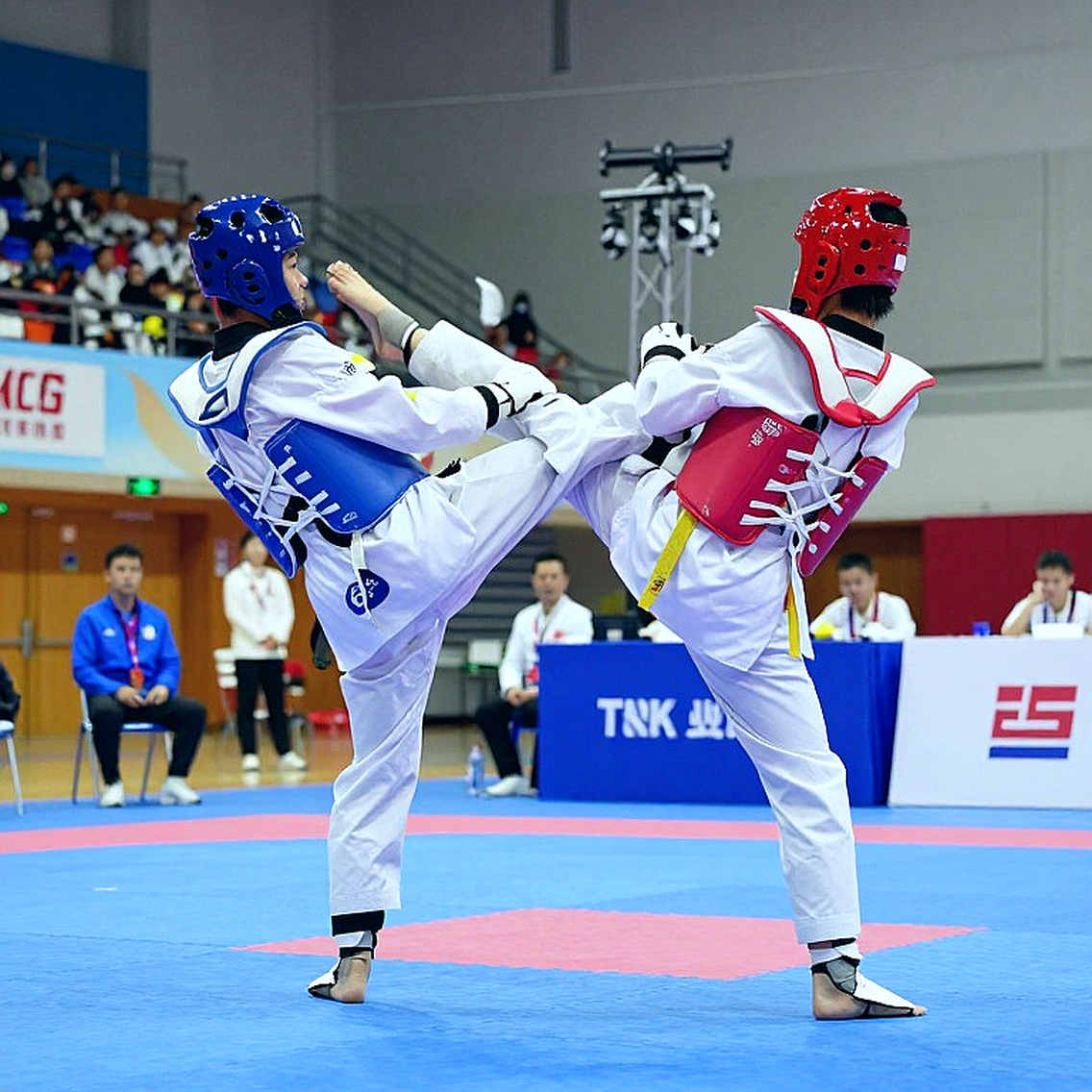 Chiếc Đai Trùng Tên, Cân Nặng Khác Hạng: Bản Đồ 55 Chiếc Đai MMA Toàn Cầu Và Cú Lừa Cấu Trúc Không Ai Muốn Đọc