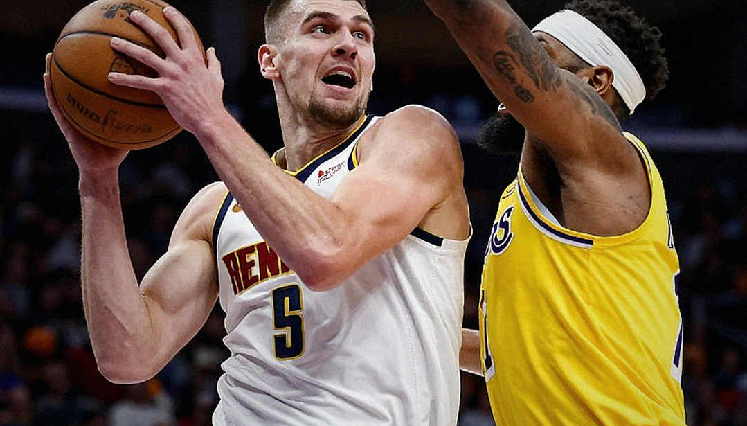 Mike James ra mắt 14 điểm, Anadolu Efes thắng sát nút Trabzonspor 76-71: Tín hiệu đầu mùa hay chỉ là màn khởi động?