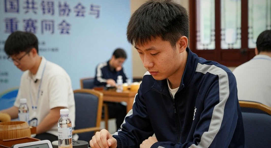 Sindarov đánh bại Anand ở ngày khai mạc Global Chess League 2026: Khi kỳ thủ trẻ viết lại luật chơi bằng nước cờ trắng