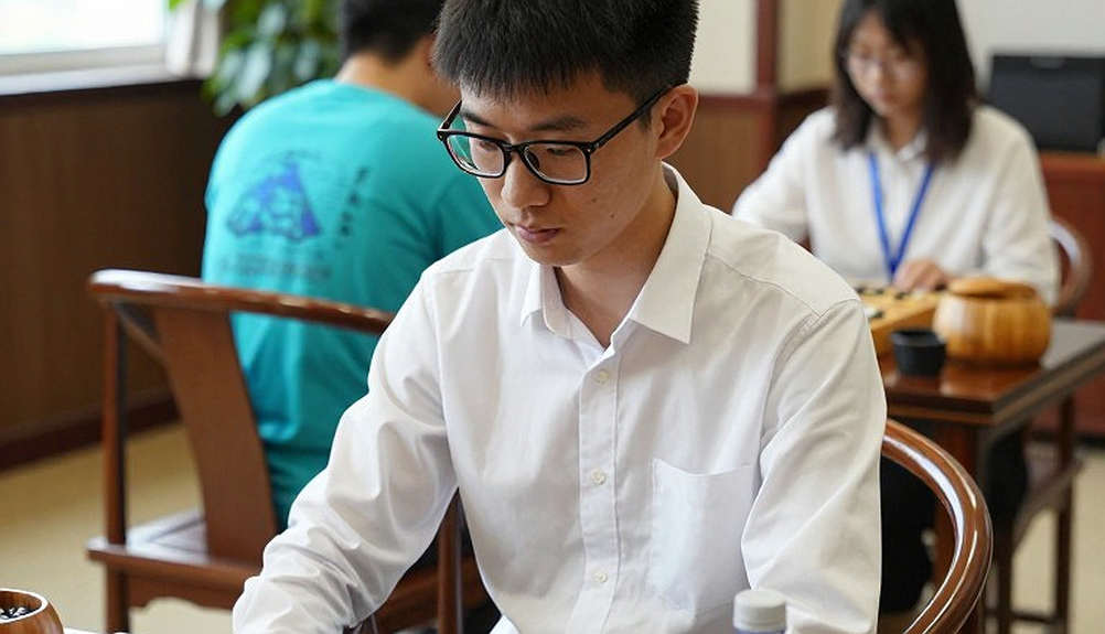 Món quà ngoại giao từ bàn cờ: Khi Sindarov và Gukesh viết lại lịch sử